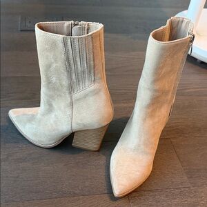 Steve Madden Tan Suede Rickki Heeled Boots